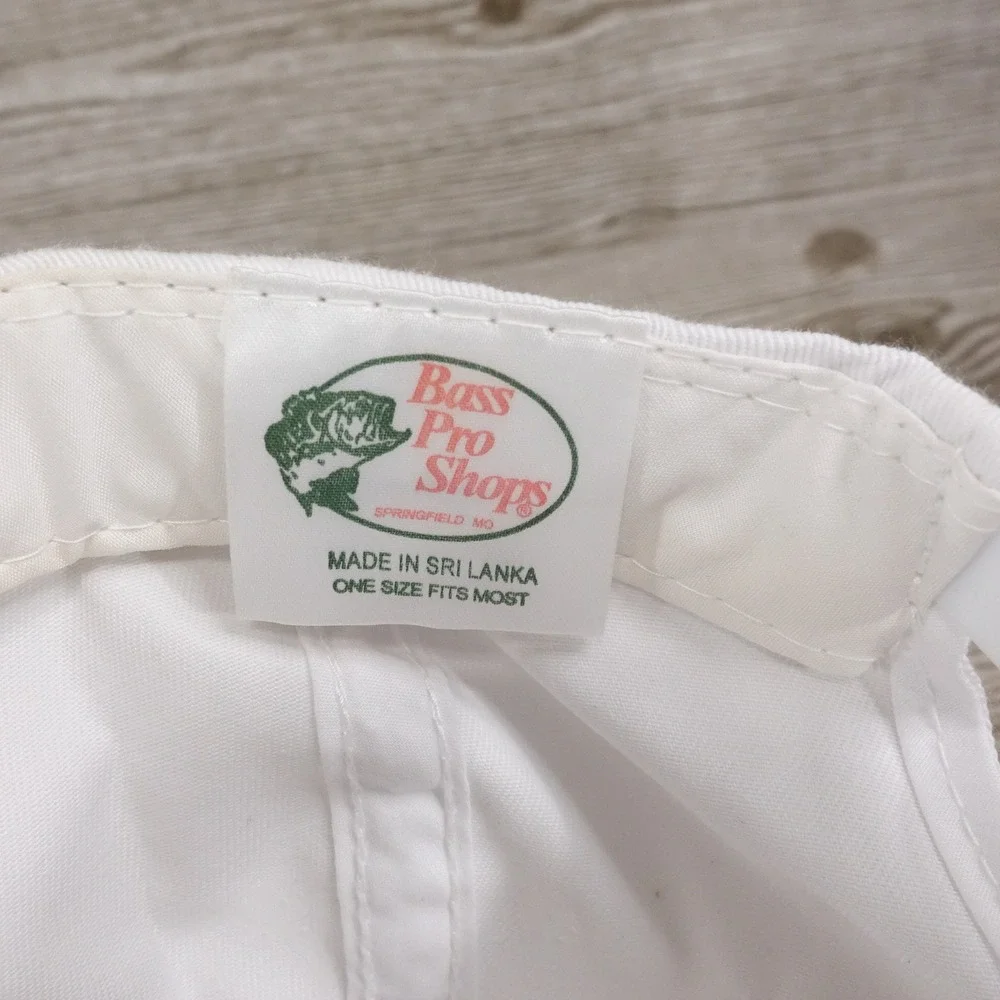 BASS PRO SHOPS LOGO WHITE SNAPBACK TRUCKER BASEBALL HAT CAP